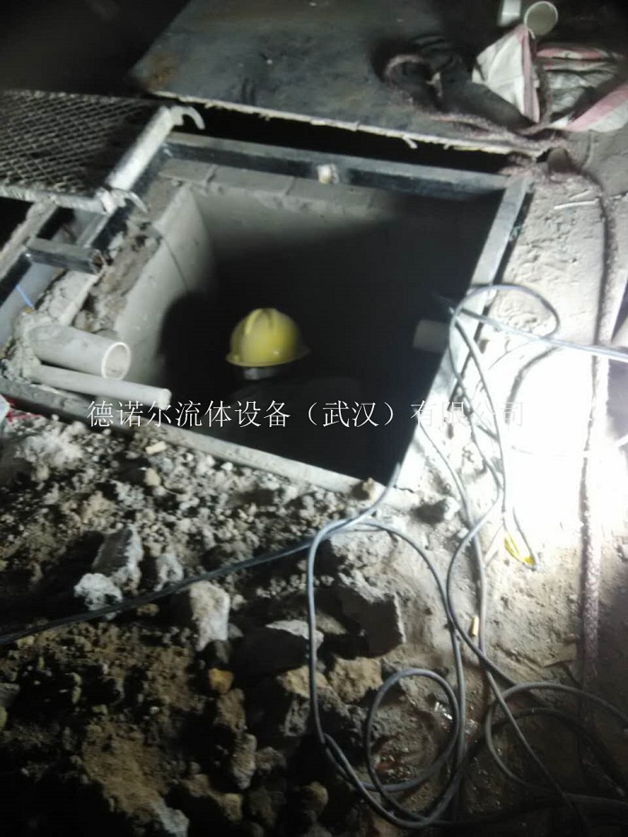 大型污水提升器現(xiàn)場安裝圖2