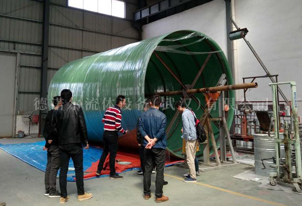 筒體生產(chǎn)現(xiàn)場(chǎng) 筒體生產(chǎn)現(xiàn)場(chǎng)